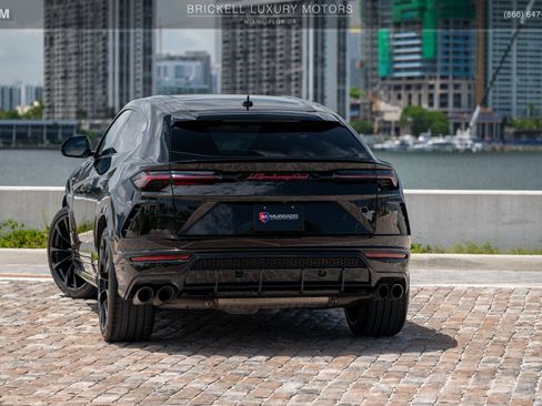Used 2022 Lamborghini Urus AWD/4WD image 3