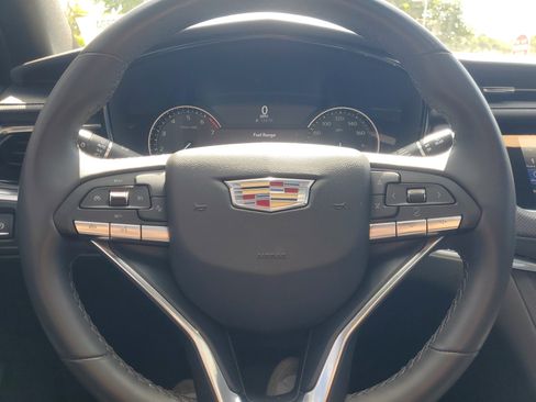 Used 2023 Cadillac XT6 Luxury image 21