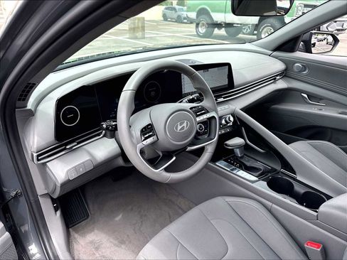 Used 2024 Hyundai Elantra SEL w/ Convenience Package FWD image 15