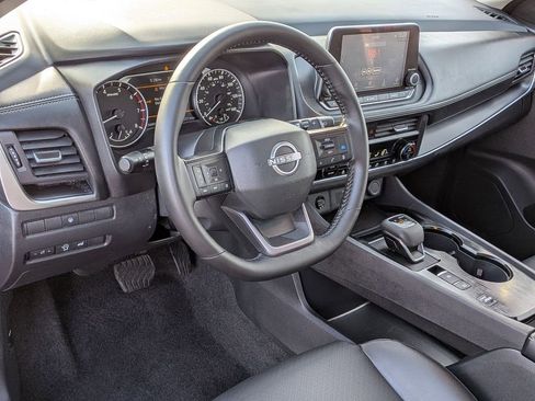 Used 2025 Nissan Rogue SV w/ SV Premium Package FWD image 10