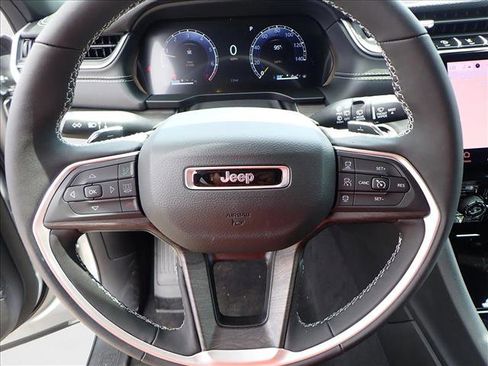 New 2025 Jeep Grand Cherokee L Limited w/ Black Appearance Package image 15