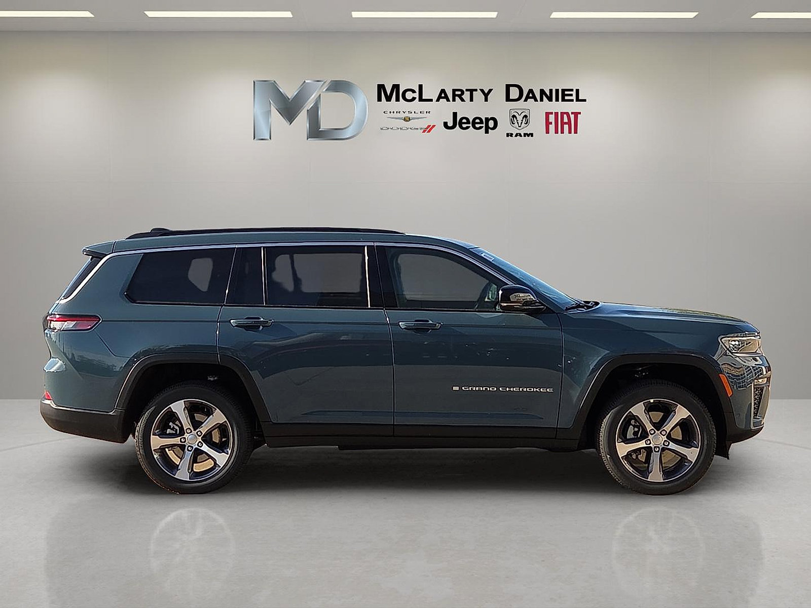 New 2026 Jeep Grand Cherokee L Limited w/ Luxury Tech Group II AWD/4WD image 6