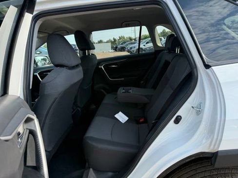 Used 2025 Toyota RAV4 XLE FWD image 15