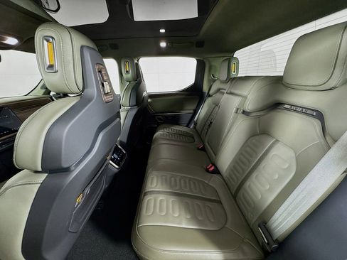 Used 2022 Rivian R1T Adventure image 17