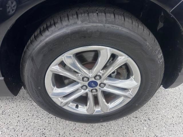 Used 2017 Ford Edge SEL w/ Equipment Group 201A AWD/4WD image 32
