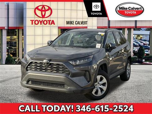Used 2021 Toyota RAV4 LE image 1