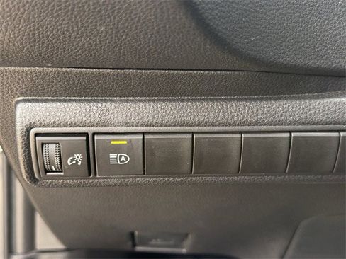 Used 2025 Toyota Corolla LE image 23
