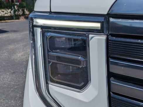 Used 2023 GMC Sierra 1500 AT4 w/ AT4 Premium Package AWD/4WD image 10