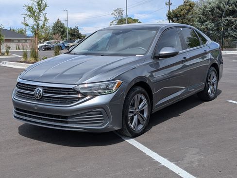 Used 2024 Volkswagen Jetta SE w/ Panoramic Sunroof Package FWD image 11