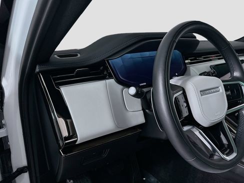 Used 2023 Land Rover Range Rover Sport SE image 11