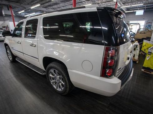 Used 2011 GMC Yukon XL Denali image 3