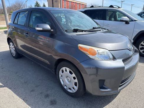 Used 2010 Scion xD image 2
