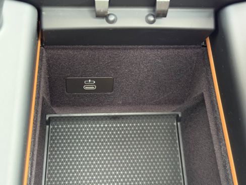 Used 2023 BMW X7 xDrive40i w/ Climate Comfort Package image 37