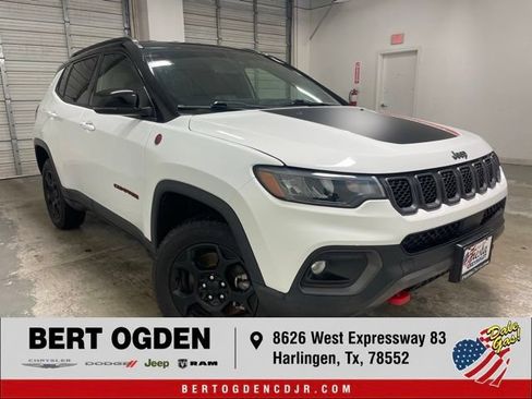 Used 2023 Jeep Compass Trailhawk AWD/4WD image 1