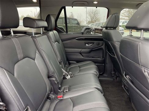 Used 2025 Honda Pilot Touring image 22