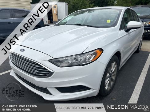 Used 2017 Ford Fusion SE FWD image 1