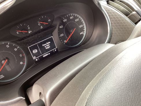 Used 2017 Chevrolet Malibu LT image 3