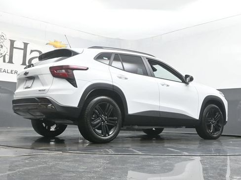 Used 2026 Chevrolet Trax ACTIV w/ Sunroof Package FWD image 11