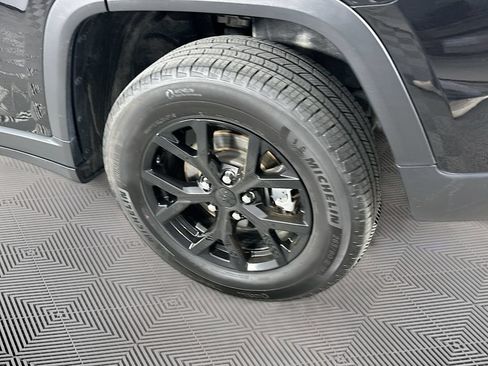 Certified 2024 Jeep Grand Cherokee Altitude AWD/4WD image 43