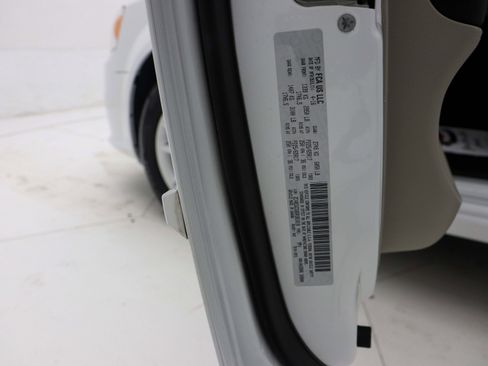 Used 2016 Dodge Grand Caravan SXT w/ UConnect Hands-Free Group image 34