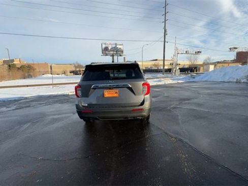 Used 2021 Ford Explorer XLT image 7