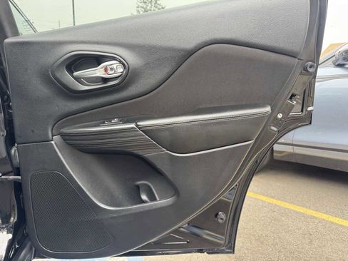 Used 2017 Jeep Cherokee Latitude w/ Comfort/Convenience Group image 33