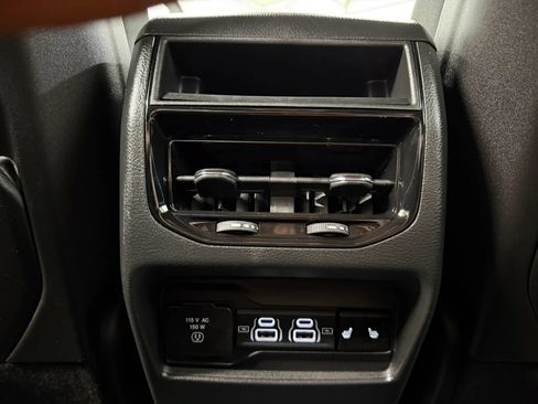Used 2024 Jeep Grand Cherokee Limited AWD/4WD image 19