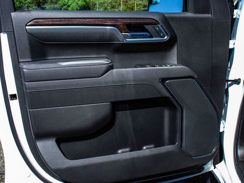 Used 2025 GMC Sierra 1500 Elevation image 8