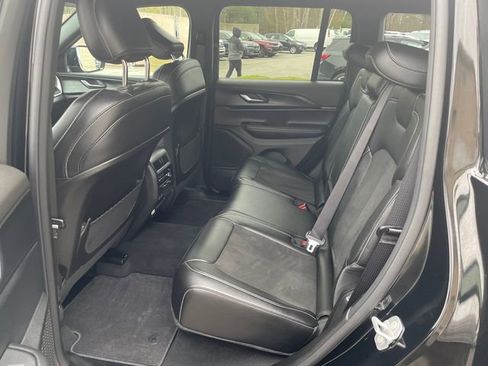 Used 2025 Jeep Grand Cherokee Altitude AWD/4WD image 19
