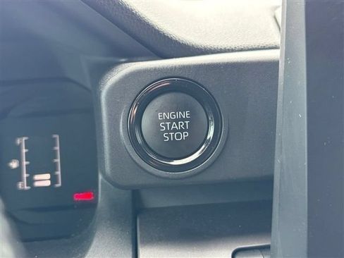 Used 2025 Toyota Tacoma SR5 AWD/4WD image 20