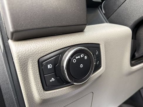 Used 2015 Ford F150 XLT RWD image 25