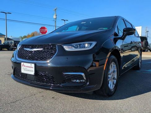 New 2026 Chrysler Pacifica Select image 8