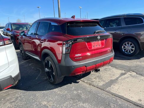 Used 2025 Nissan Kicks SR AWD/4WD image 5