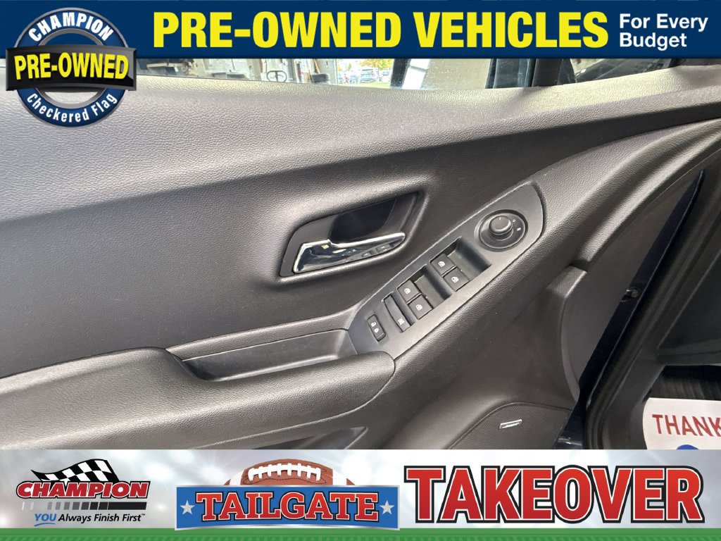 Used 2018 Chevrolet Trax LT w/ Sun & Sound Package FWD image 31