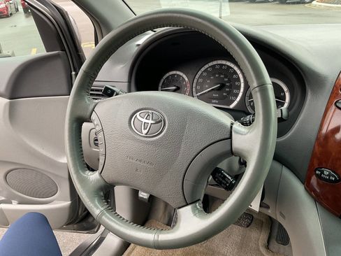 Used 2004 Toyota Sienna XLE image 17