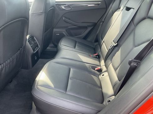 Used 2022 Porsche Macan Base image 19