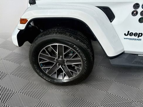 Used 2022 Jeep Wrangler Unlimited Sahara AWD/4WD image 34
