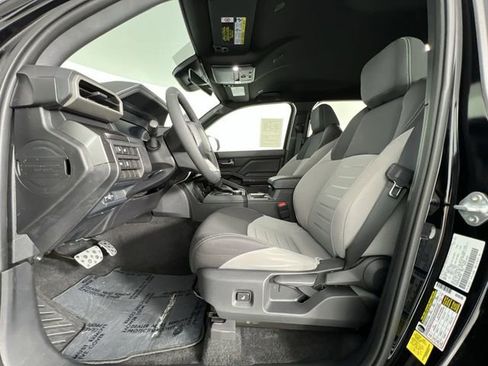 Used 2025 Toyota Tacoma TRD Sport image 19