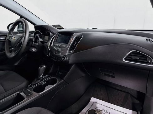Used 2019 Chevrolet Cruze LT FWD image 28