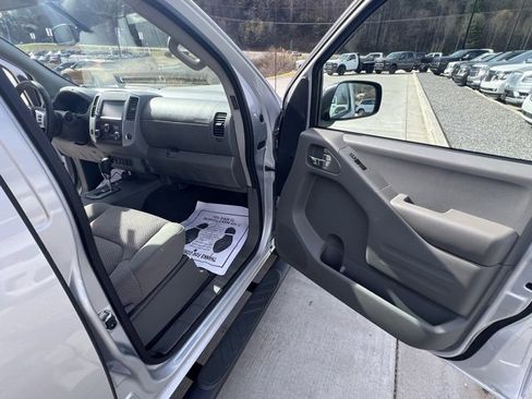 Used 2021 Nissan Frontier SV image 30