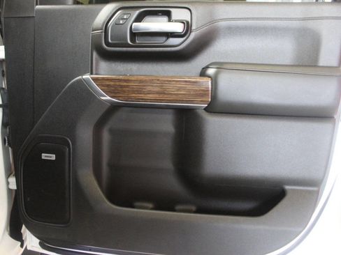 Used 2020 Chevrolet Silverado 2500 High Country w/ Technology Package AWD/4WD image 12