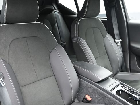 Used 2023 Volvo XC40 B5 Plus w/ Driver Assist Package AWD/4WD image 22