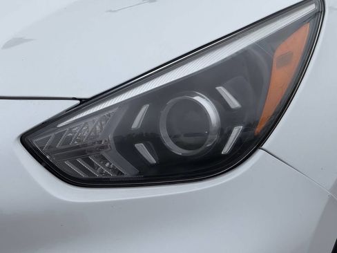 Used 2022 Kia Niro EX image 25
