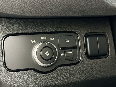 Used 2025 Mercedes-Benz Sprinter 2500 image 11