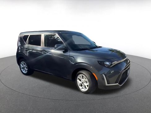 Used 2025 Kia Soul LX w/ LX Technology Package image 2