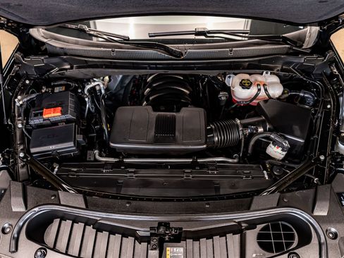 Used 2025 Chevrolet Suburban High Country image 31