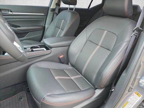 Used 2025 Nissan Altima 2.5 SR image 12