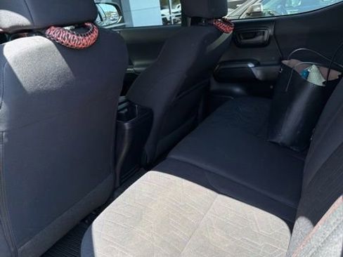 Used 2017 Toyota Tacoma TRD Sport AWD/4WD image 13