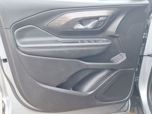 Used 2024 GMC Terrain SLE image 25