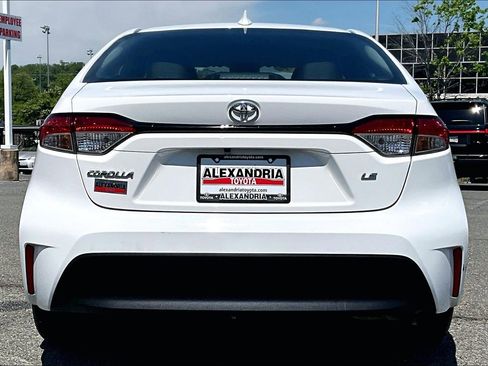Used 2024 Toyota Corolla LE FWD image 4